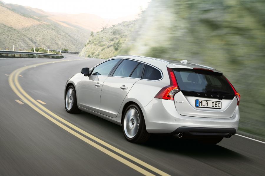  Volvo V60 2010 года  (фото 18 из 55)